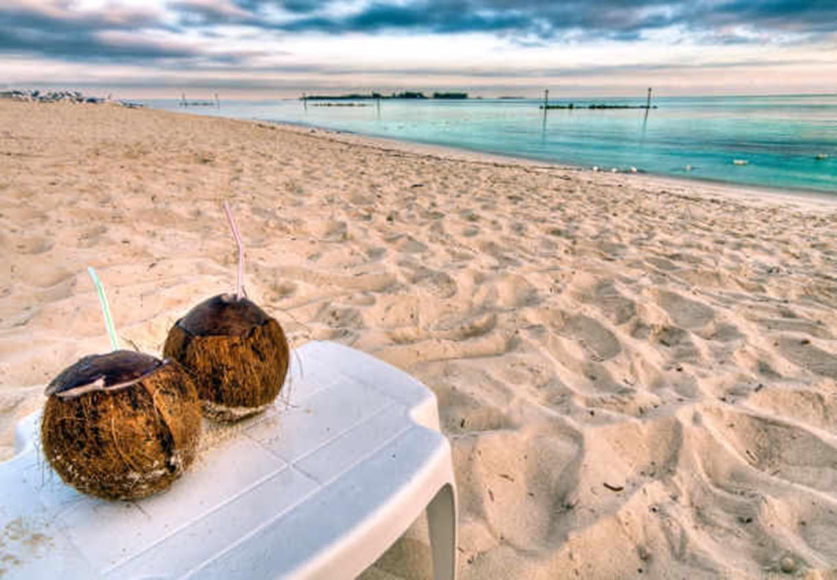 Courtyard By Marriott Nassau Downtown/Junkanoo Beach Экстерьер фото