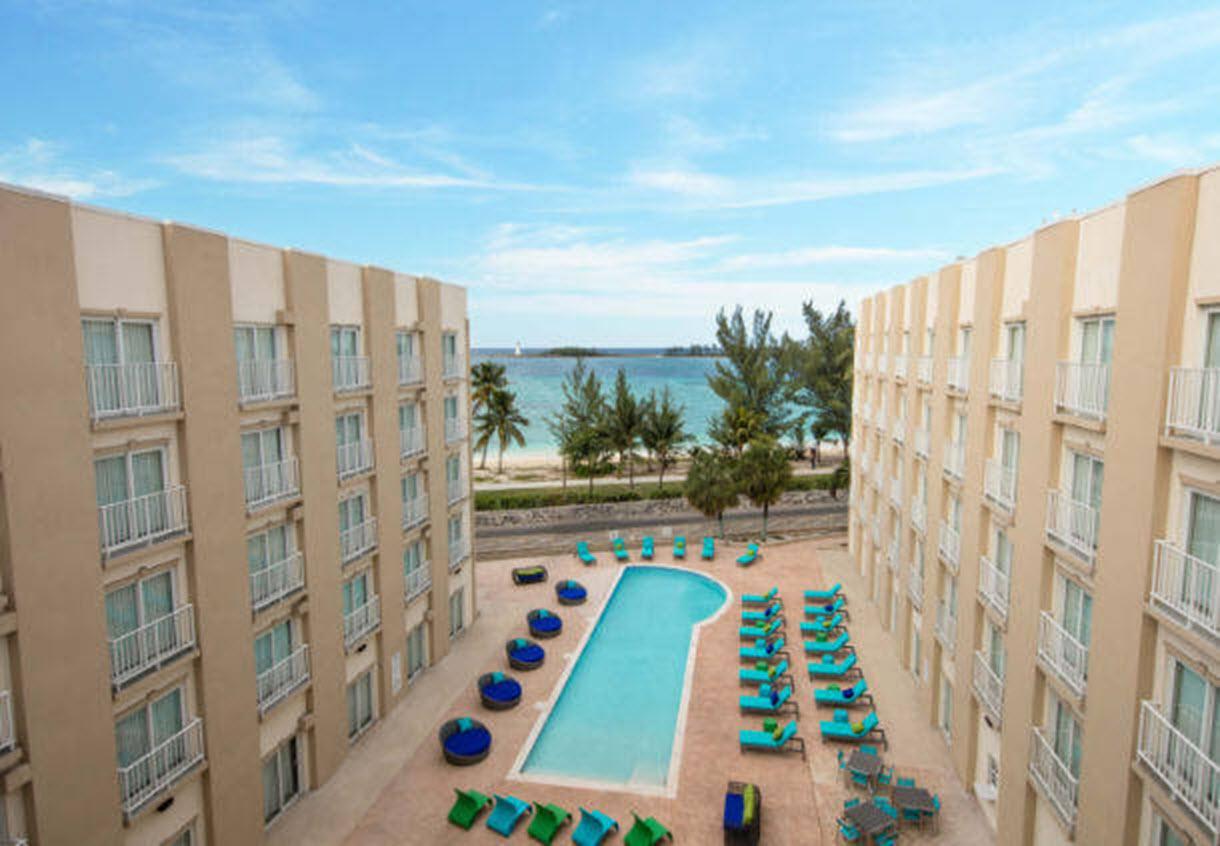 Courtyard By Marriott Nassau Downtown/Junkanoo Beach Экстерьер фото
