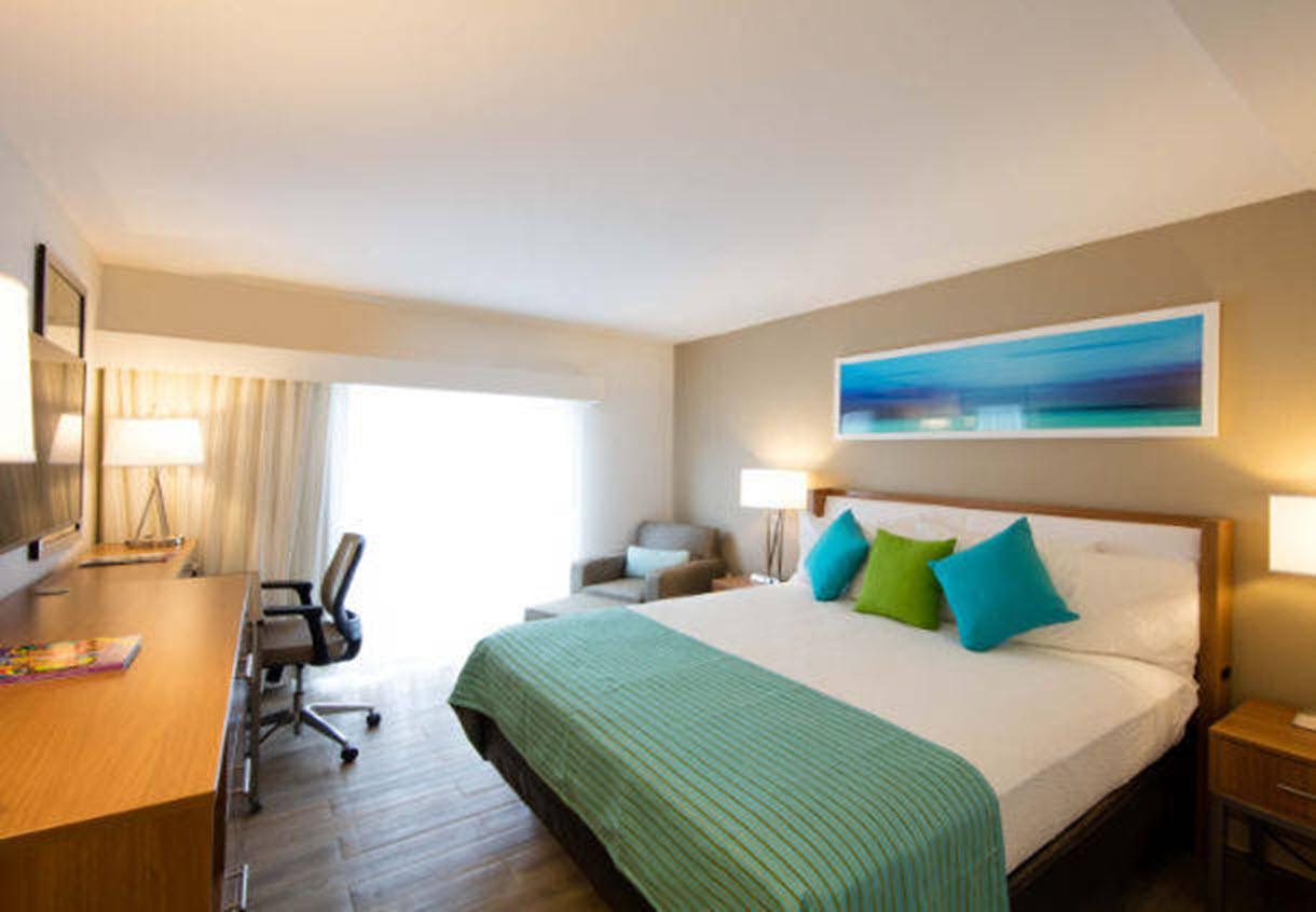 Courtyard By Marriott Nassau Downtown/Junkanoo Beach Экстерьер фото