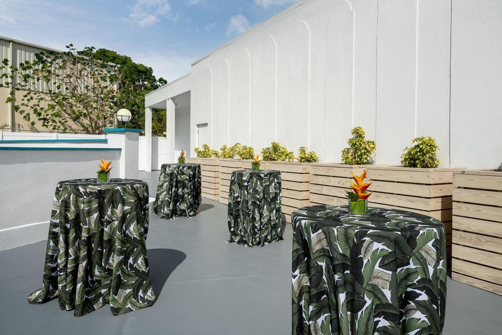 Courtyard By Marriott Nassau Downtown/Junkanoo Beach Экстерьер фото