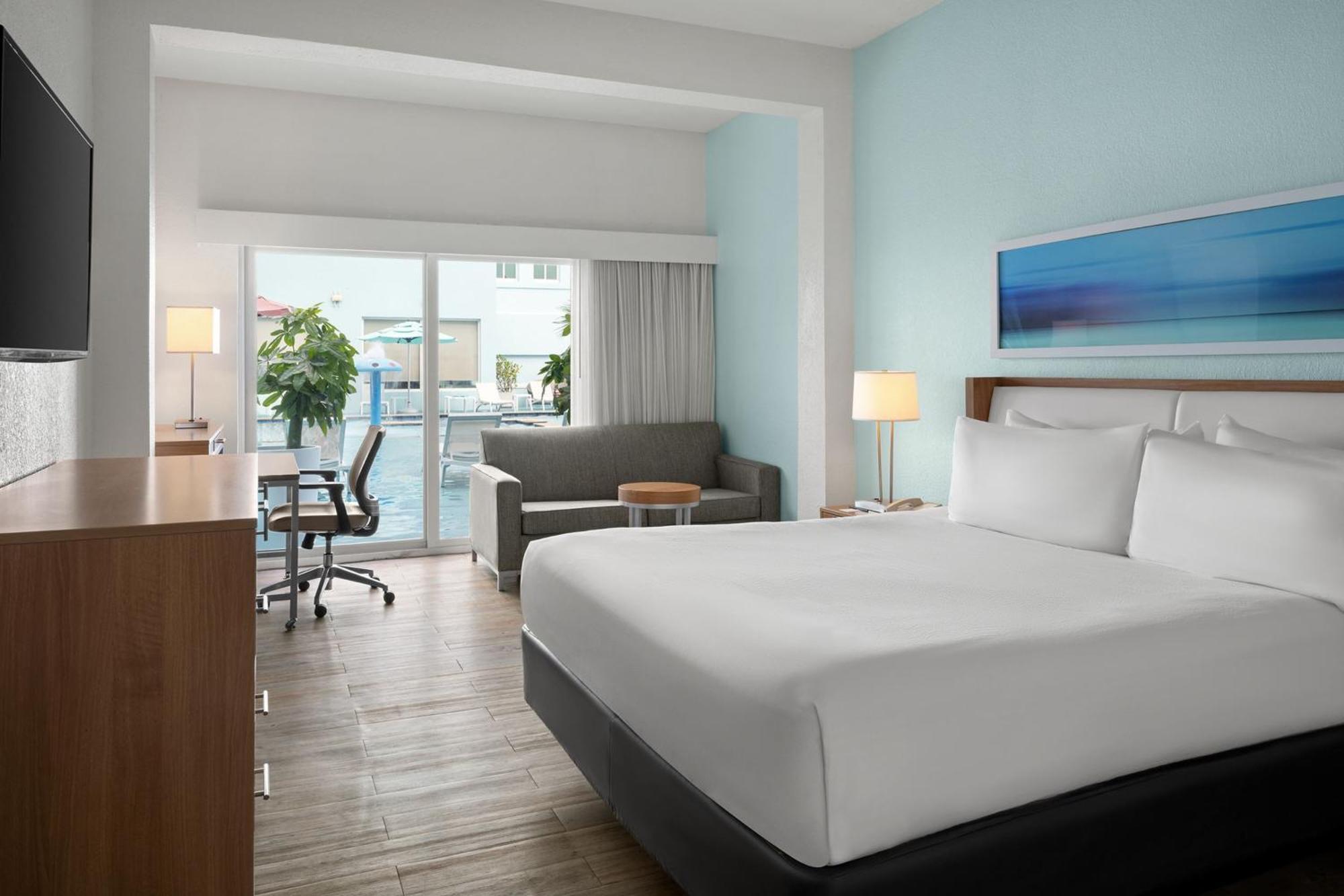 Courtyard By Marriott Nassau Downtown/Junkanoo Beach Экстерьер фото