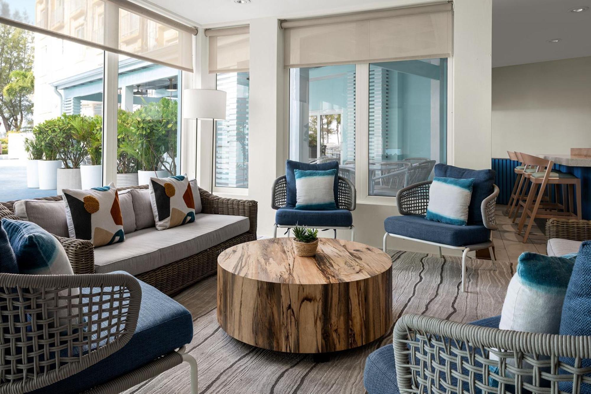Courtyard By Marriott Nassau Downtown/Junkanoo Beach Экстерьер фото