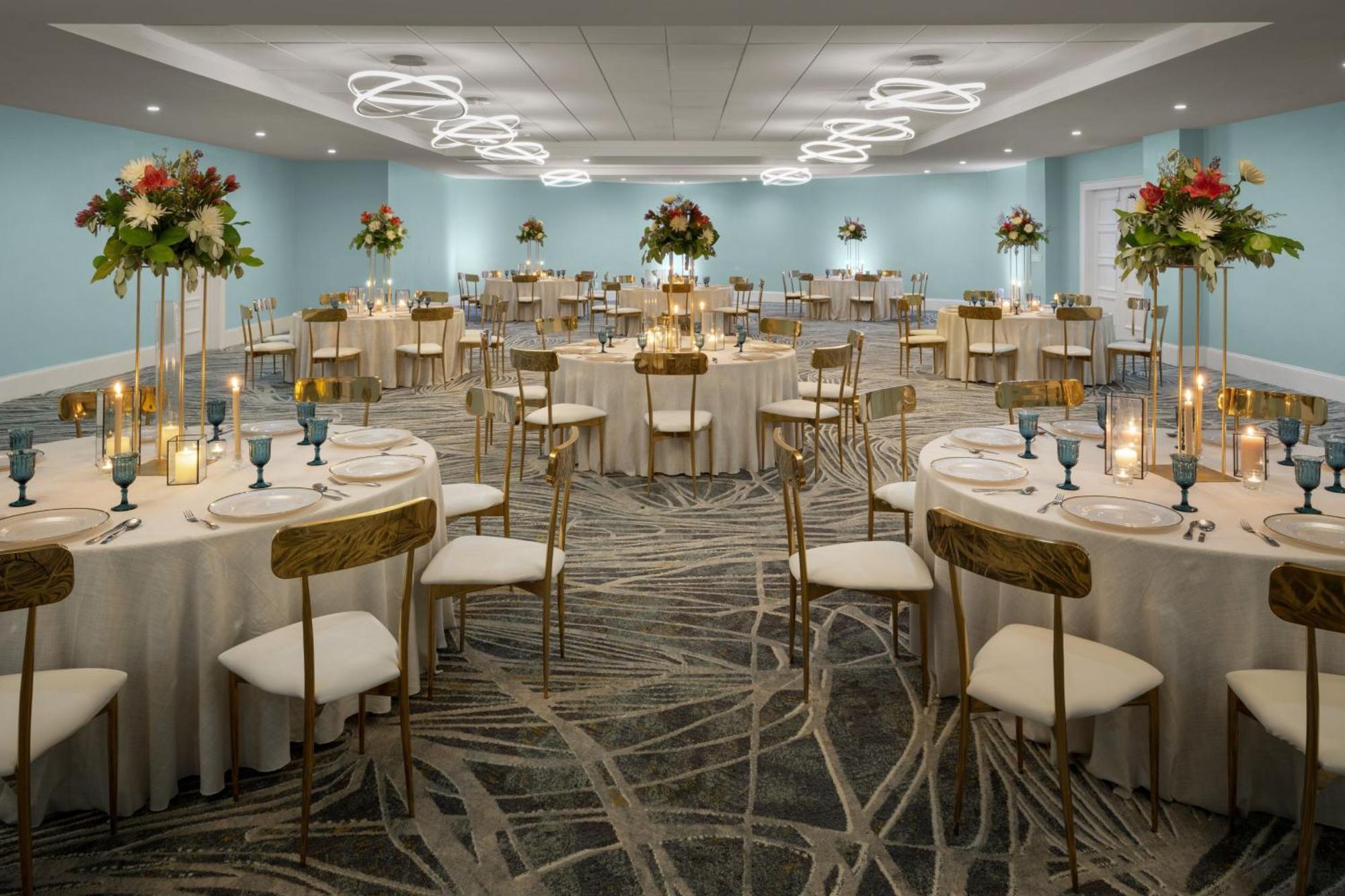 Courtyard By Marriott Nassau Downtown/Junkanoo Beach Экстерьер фото