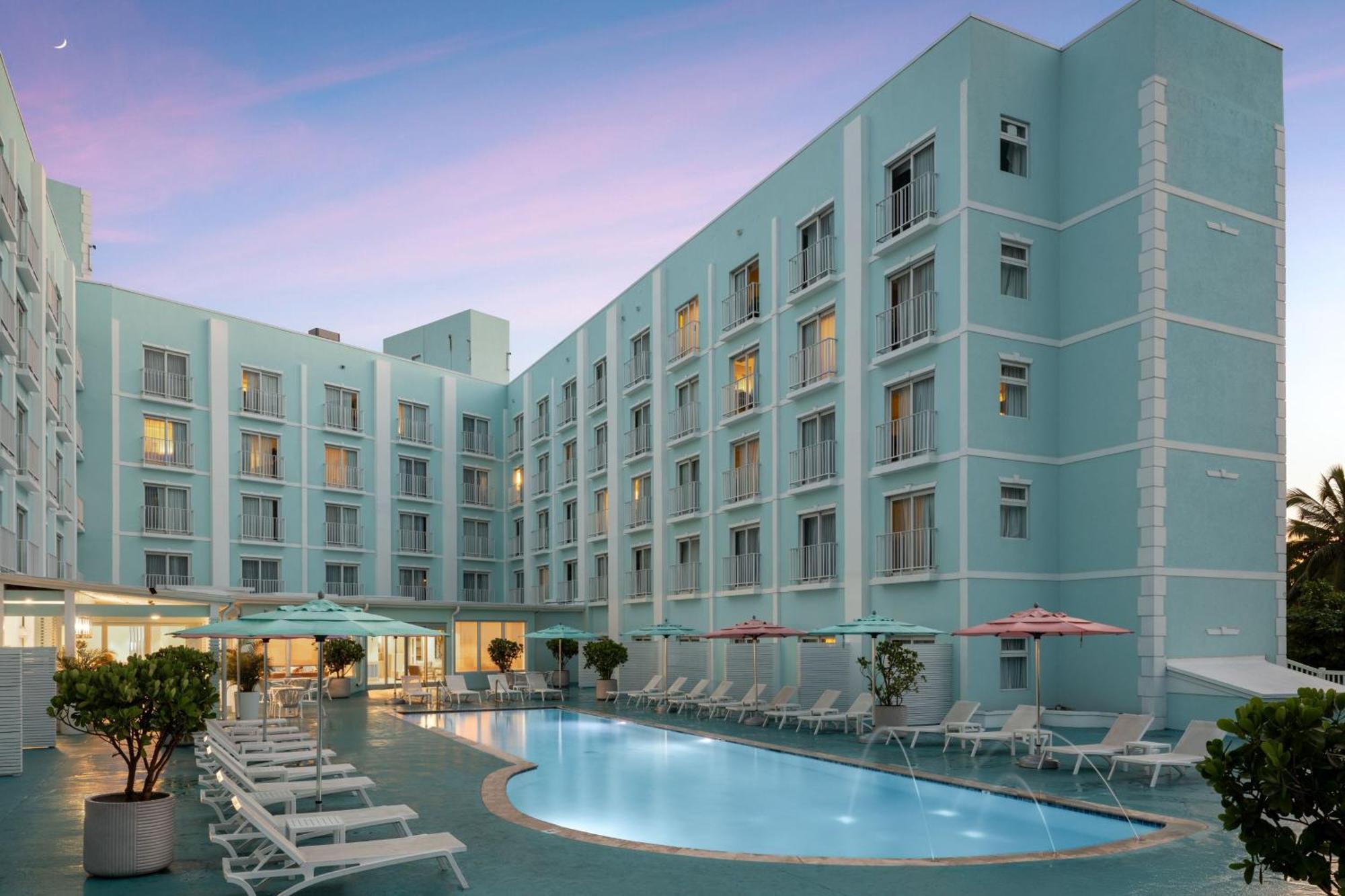 Courtyard By Marriott Nassau Downtown/Junkanoo Beach Экстерьер фото