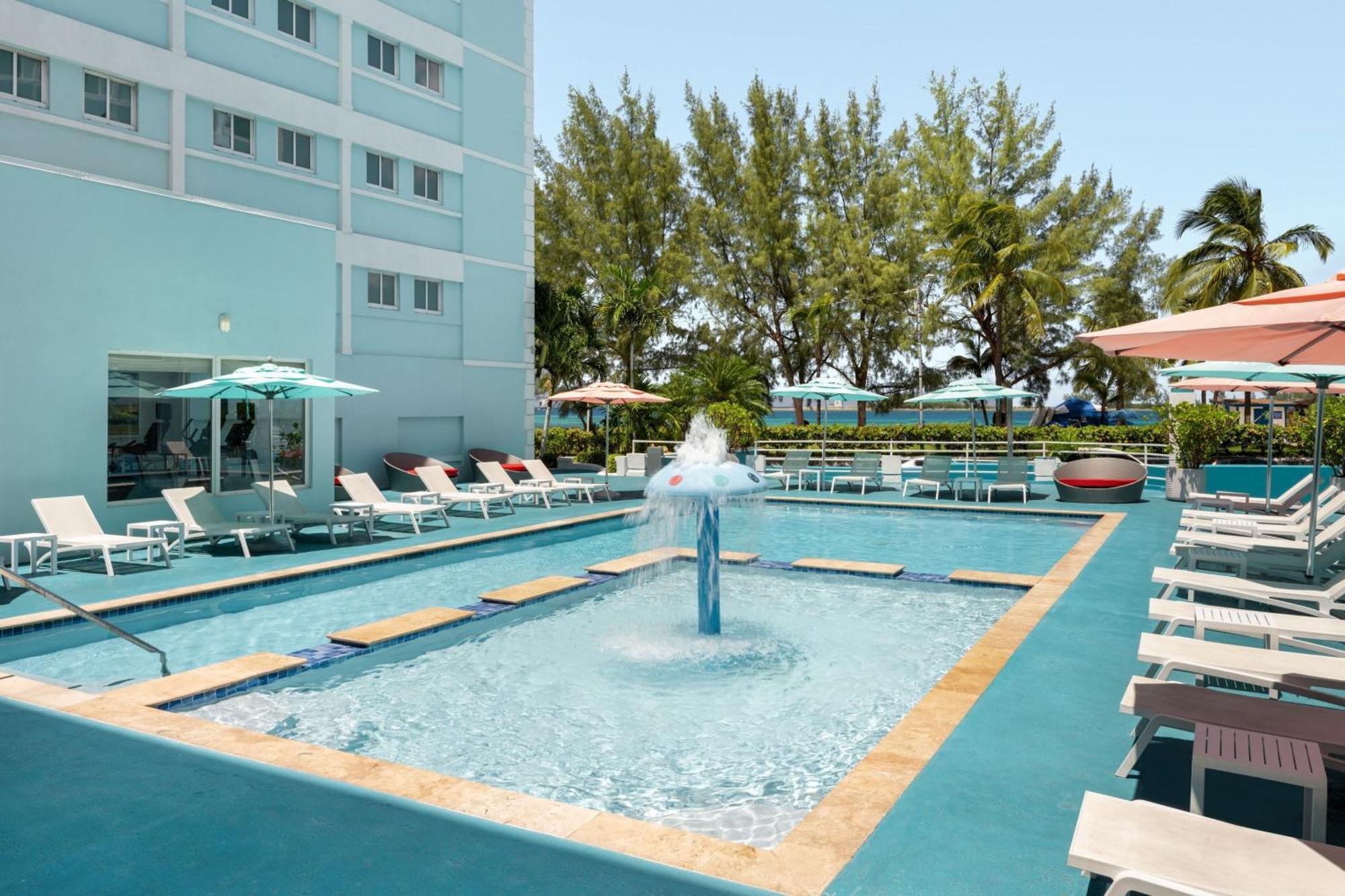 Courtyard By Marriott Nassau Downtown/Junkanoo Beach Экстерьер фото