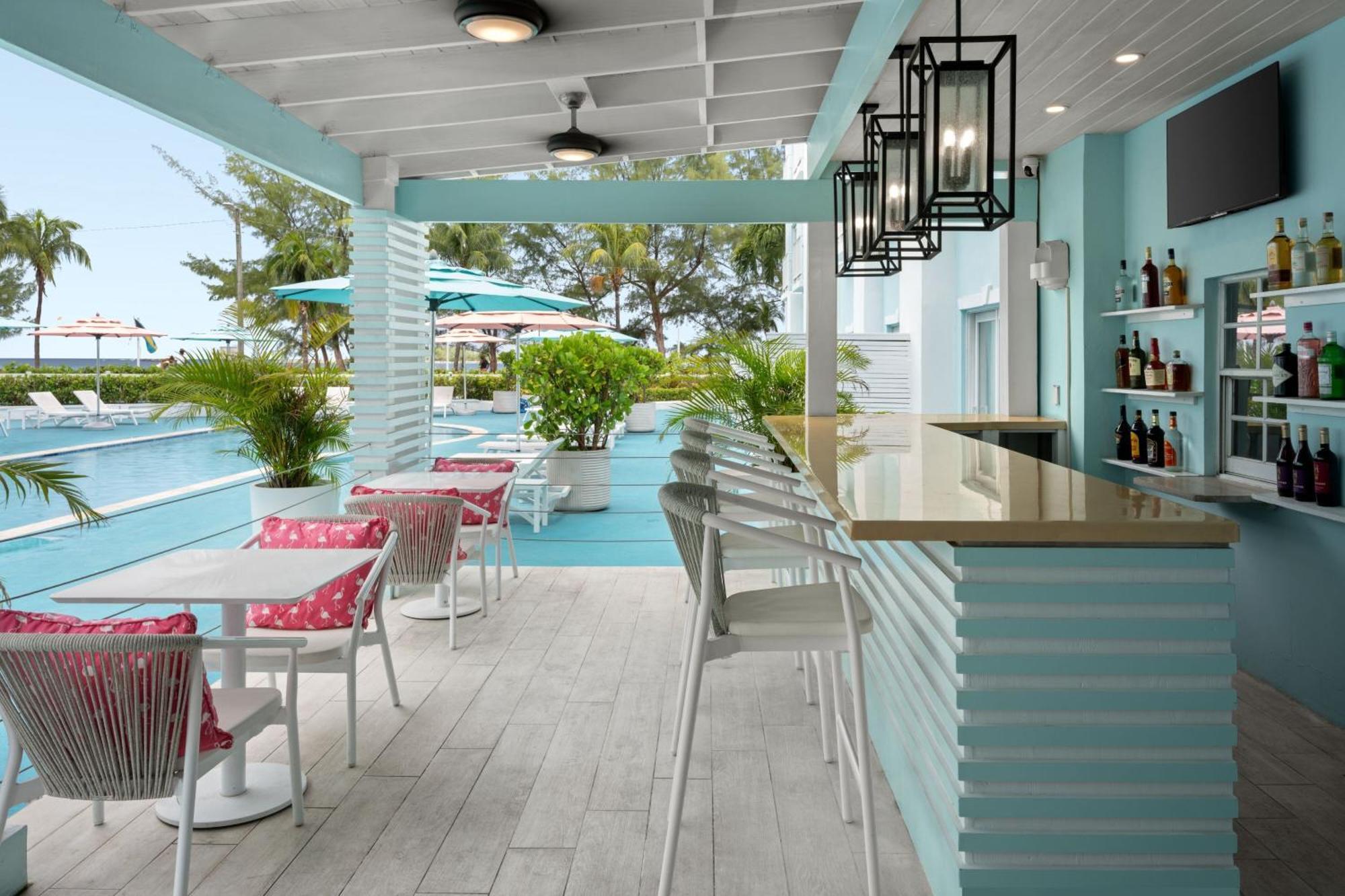 Courtyard By Marriott Nassau Downtown/Junkanoo Beach Экстерьер фото
