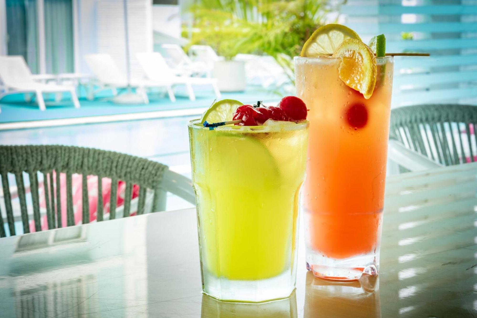 Courtyard By Marriott Nassau Downtown/Junkanoo Beach Экстерьер фото