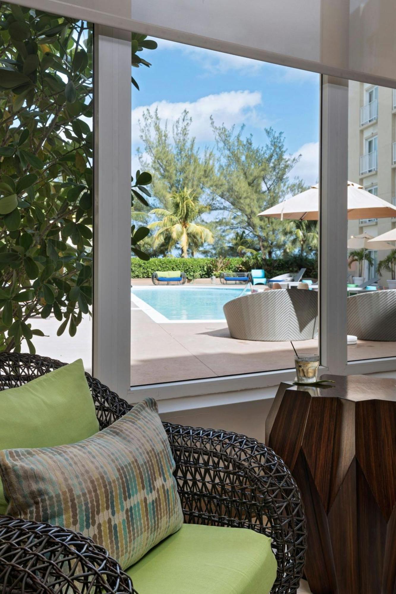 Courtyard By Marriott Nassau Downtown/Junkanoo Beach Экстерьер фото