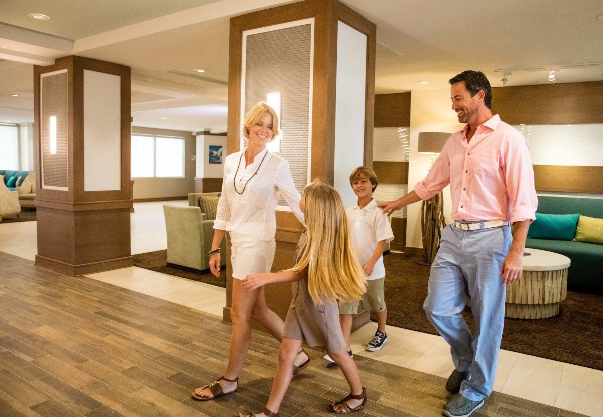 Courtyard By Marriott Nassau Downtown/Junkanoo Beach Экстерьер фото